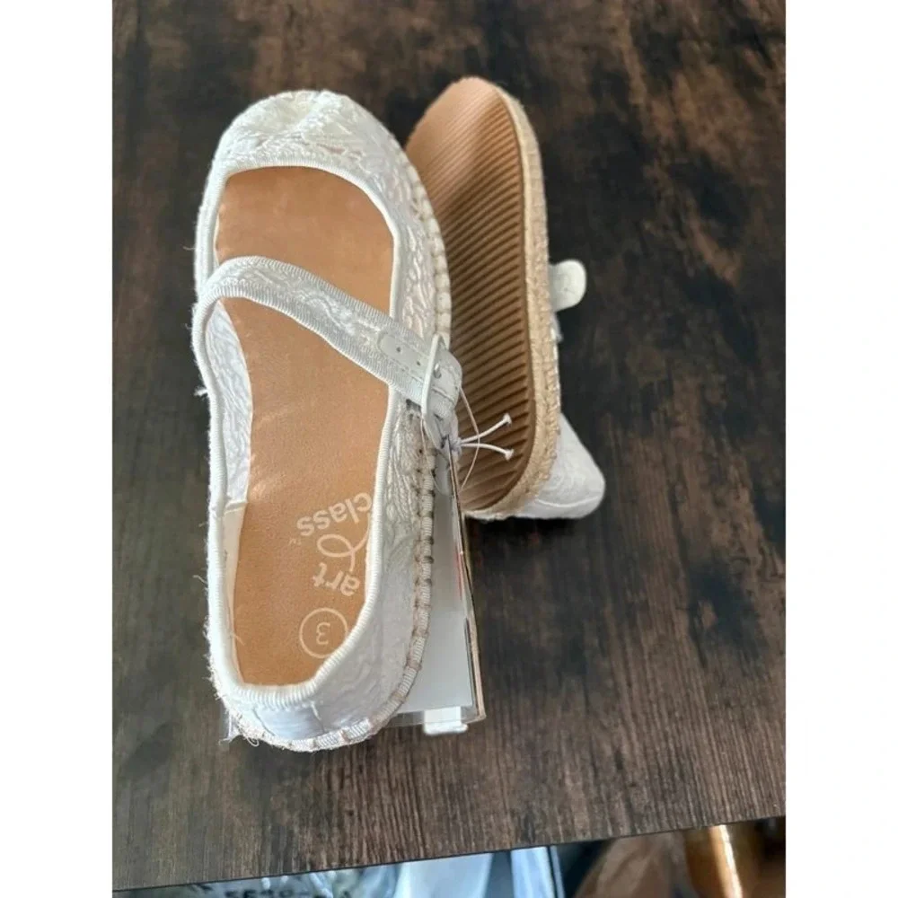 Girls' Madeline Flats by art class White Size 3‎ New With Tags